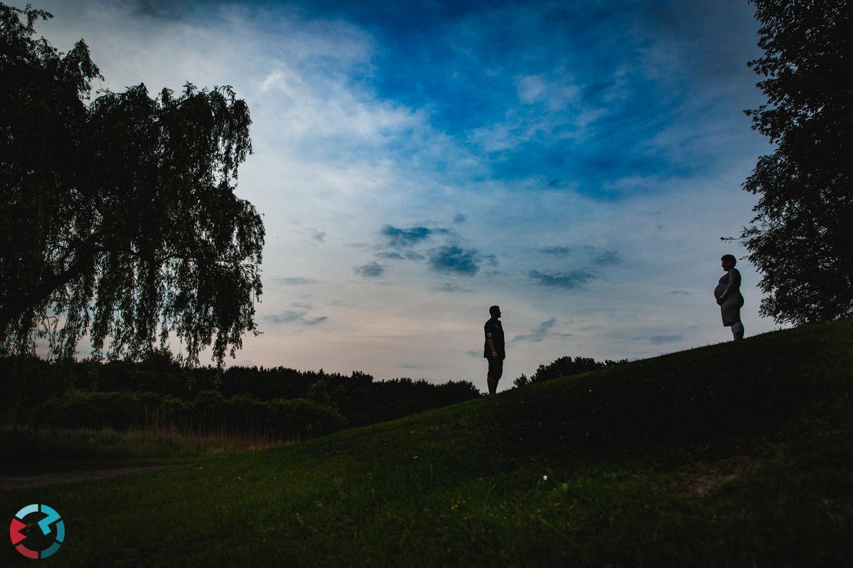 Zwangerschapsshoot bij de spoorzone
