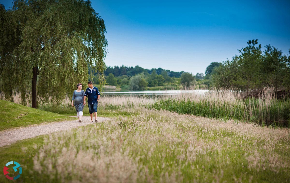 Zwangerschapsshoot bij de spoorzone