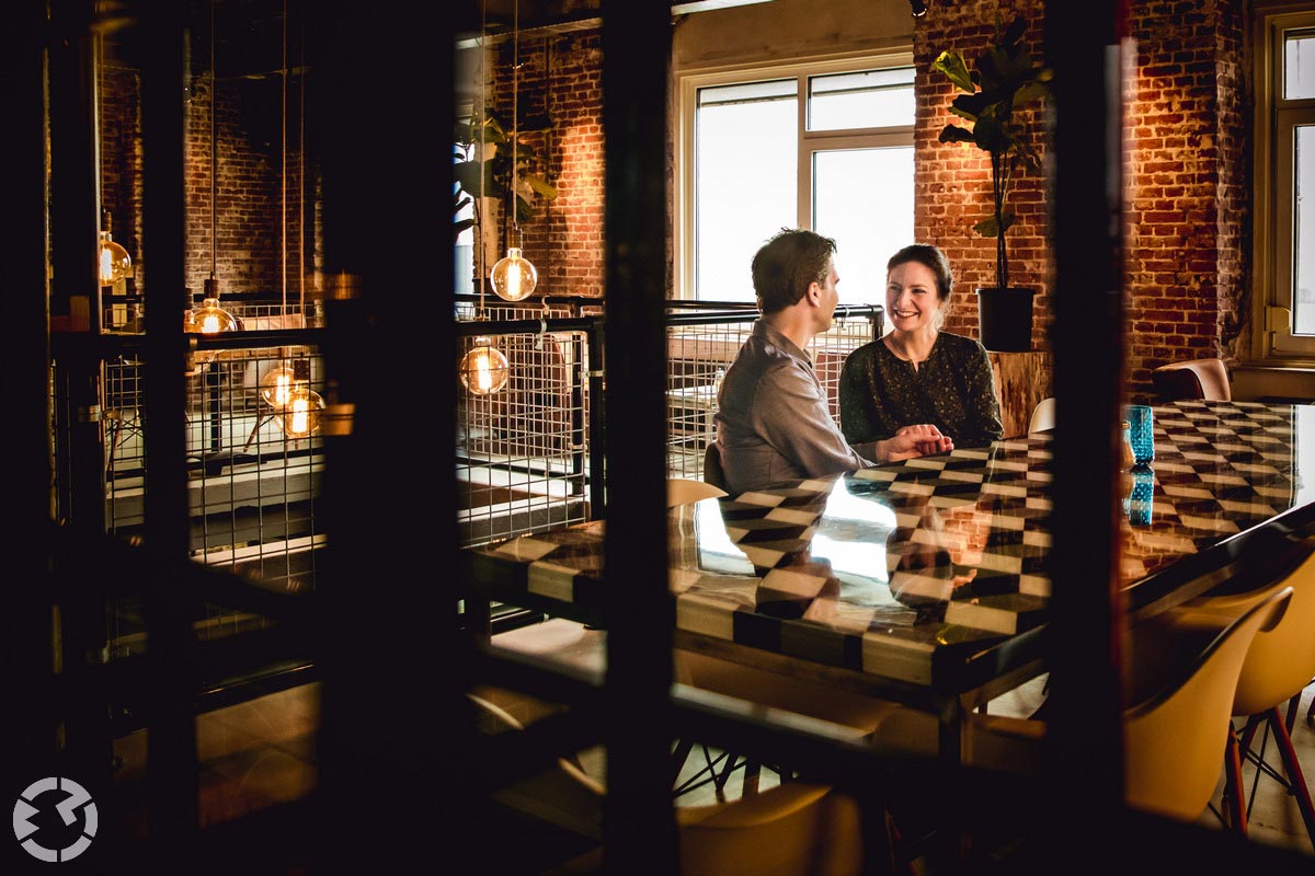 Reportagefoto van man en vrouw bij  DaSilva