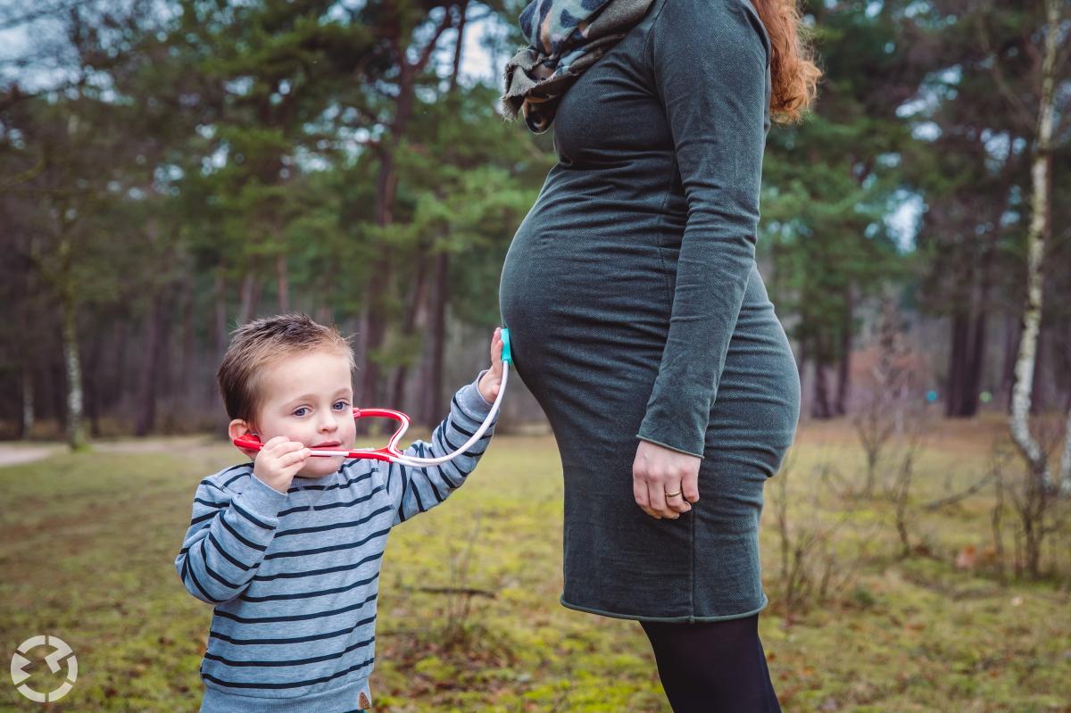 Familiefoto van jong gezin bij Surae in Dorst