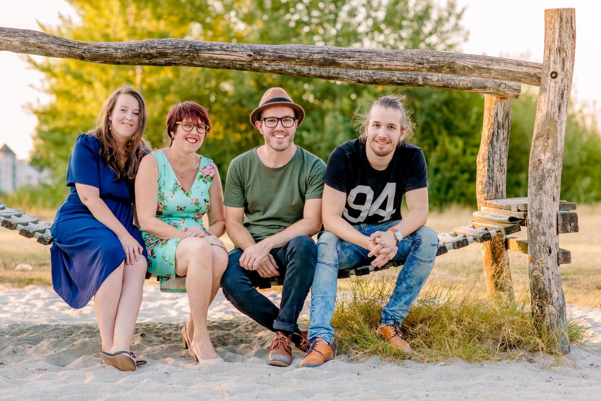 Familie fotoshoot bij avondlicht