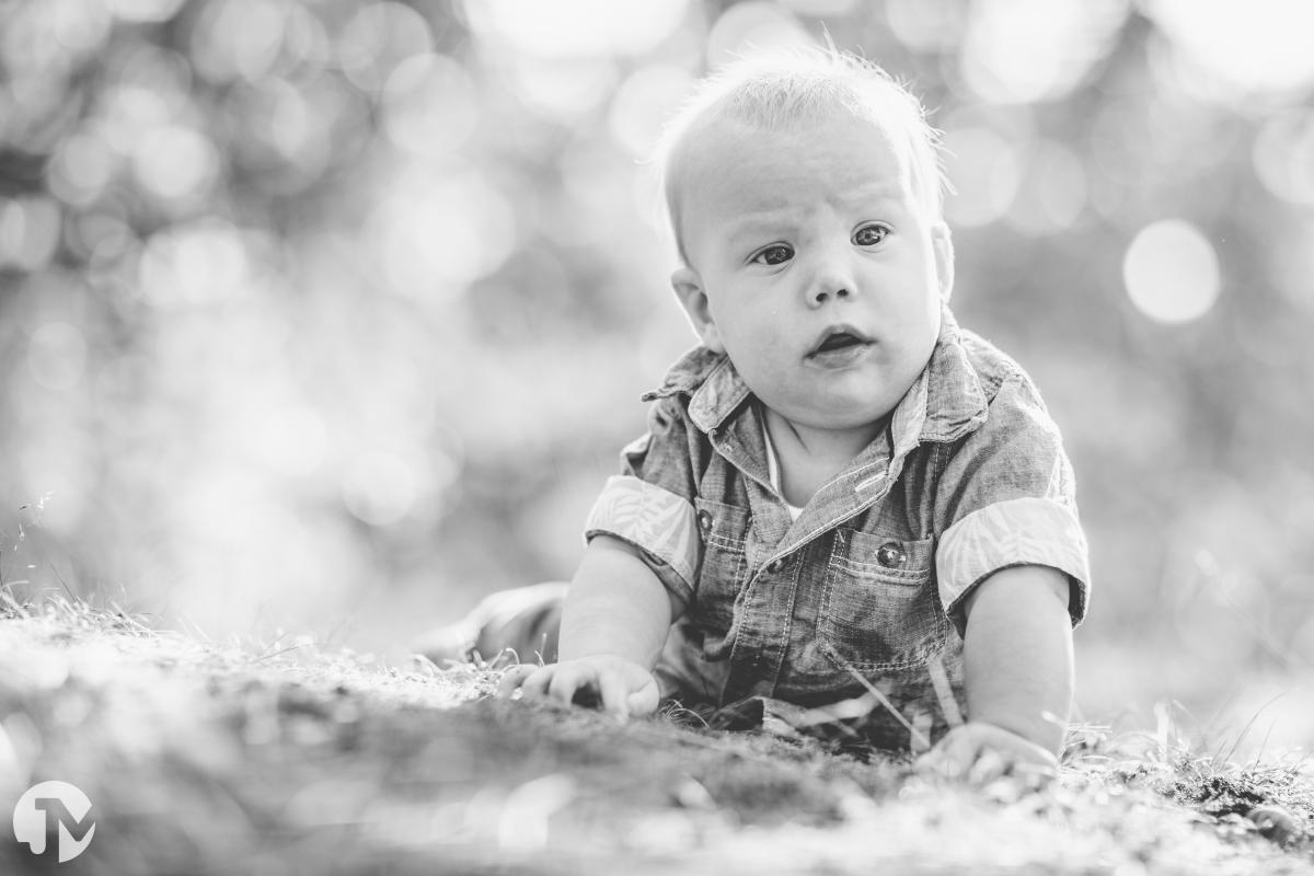 Spontane familieshoot in de natuur