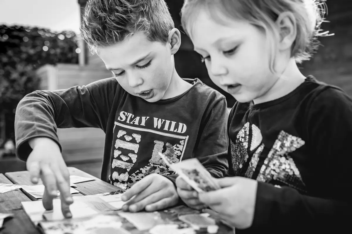 Fotoshoot van de alledaagse dingen in het leven van een jong gezin gefotografeerd.