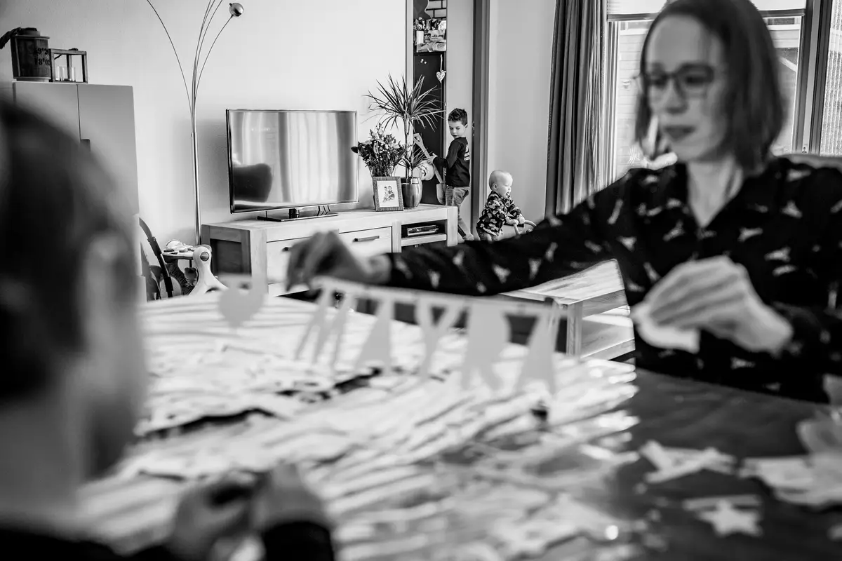 Niet geposeerde fotoshoot bij jong gezin of een Day In The Life fotoreportage