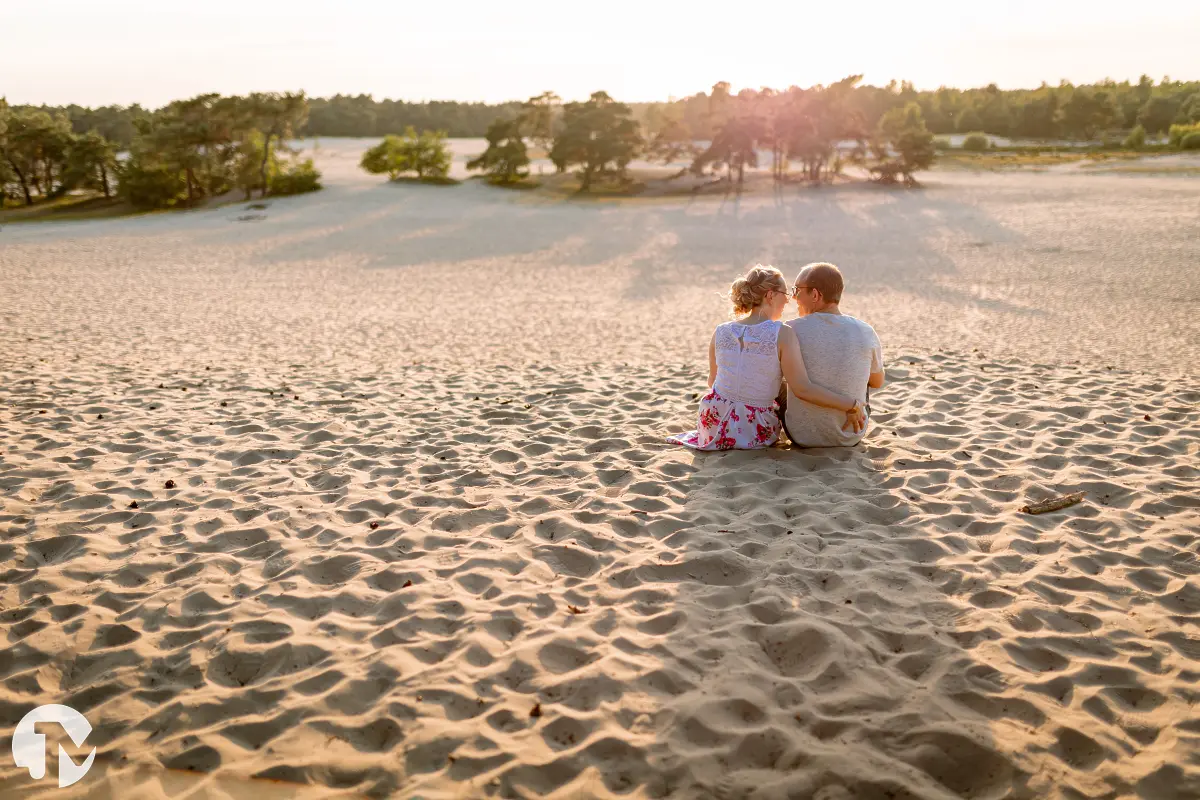 Loveshoot buiten in de natuur