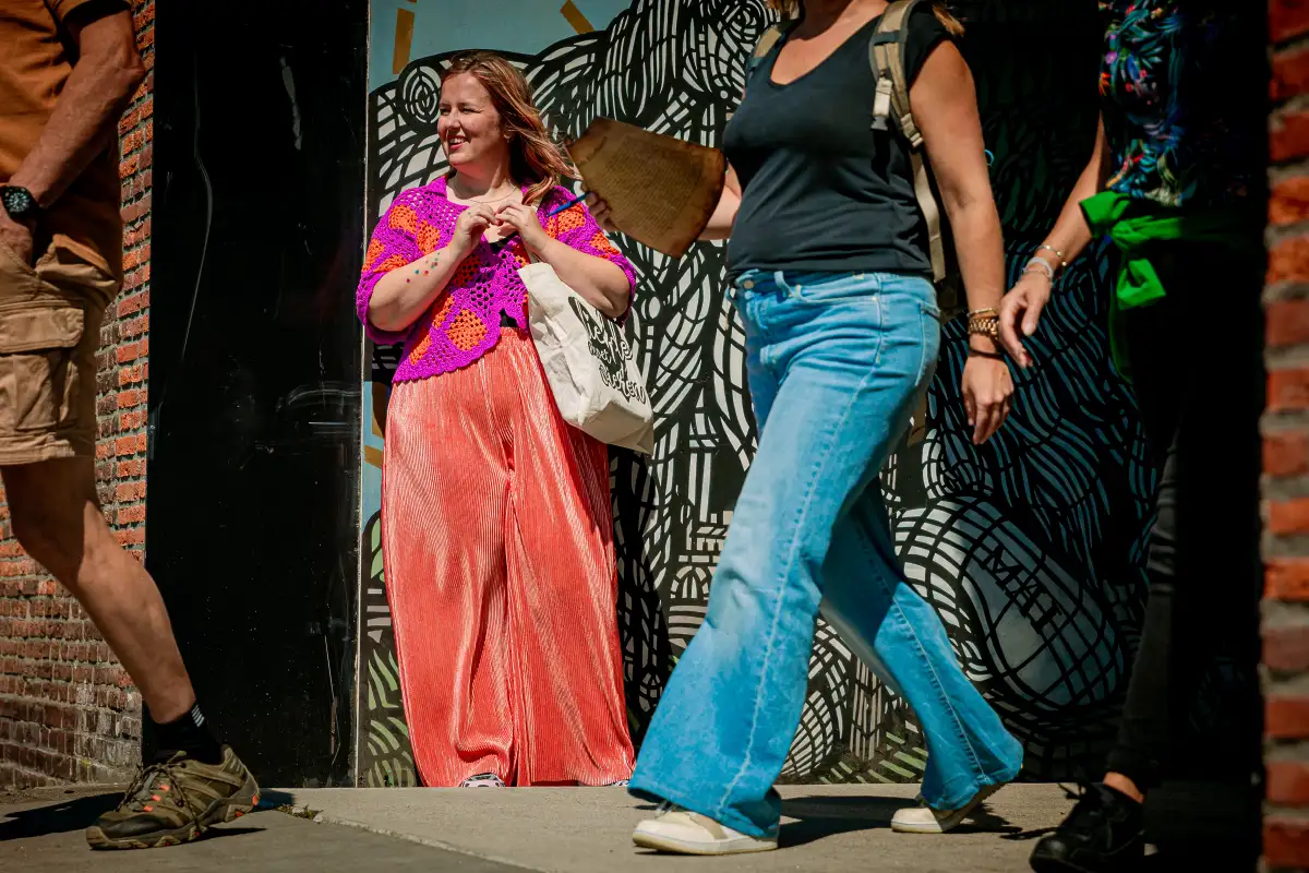 Fotoshoot in de de drukke stad Breda.