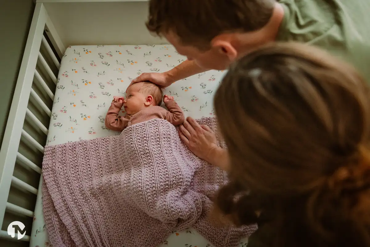 Ontspannen newbornshoot thuis in Brabant