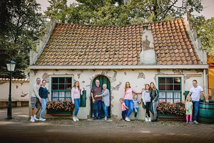 Familie tijdens een fotoshoot in de Efteling door een fotograaf uit Kaatsheuvel.