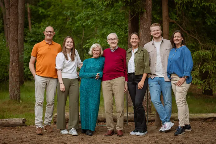 Familie in de Vrachtse heide voor een fotoreportage in Oosterhout.