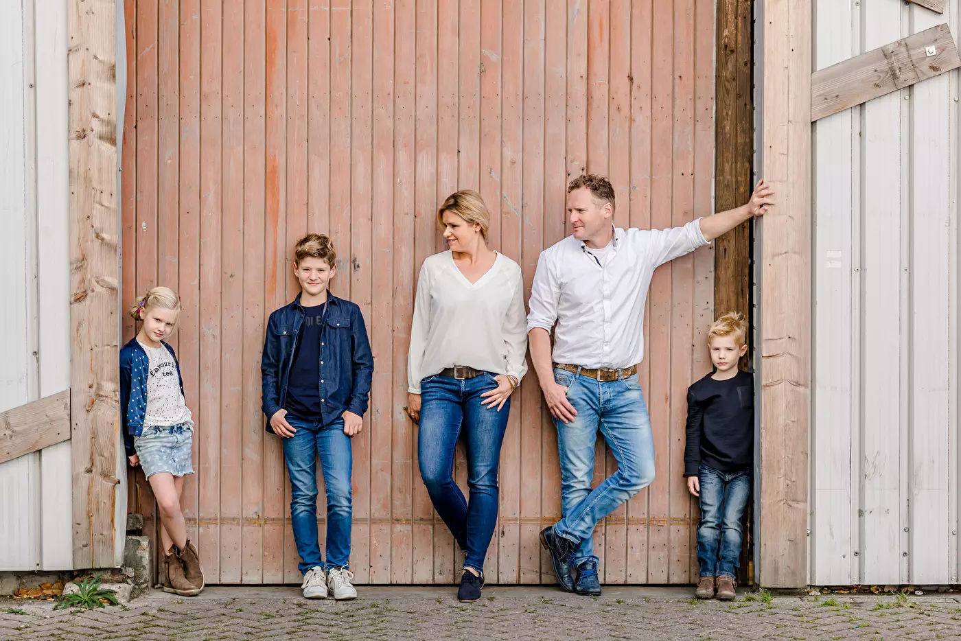  Fotoshoot van een gezin bij de Tram Kade in Den Bosch