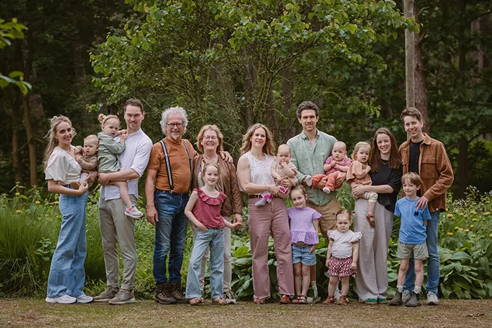gezellige bruidsfotografie schoenenspel borrel brabant den bosch tilburg eindhoven breda gezellige ontspannen bruidsfotografie