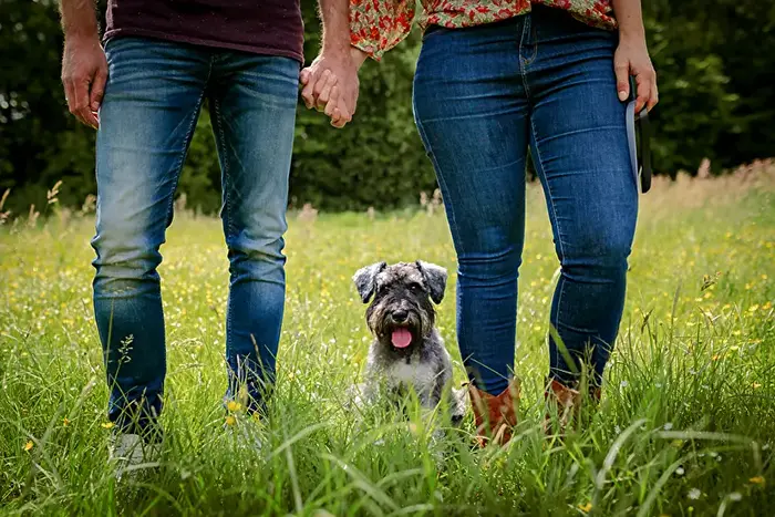 gezellige bruidsfotografie schoenenspel borrel brabant den bosch tilburg eindhoven breda gezellige ontspannen bruidsfotografie