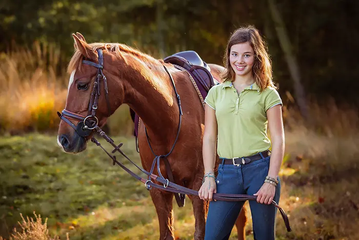 gezellige bruidsfotografie schoenenspel borrel brabant den bosch tilburg eindhoven breda gezellige ontspannen bruidsfotografie